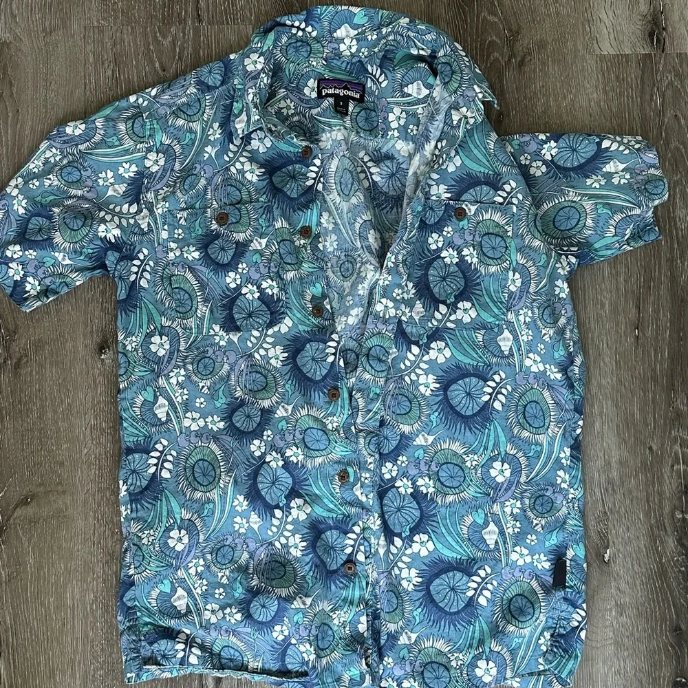 Patagonia Floral Button Down Shirt - Picture 1 of 3